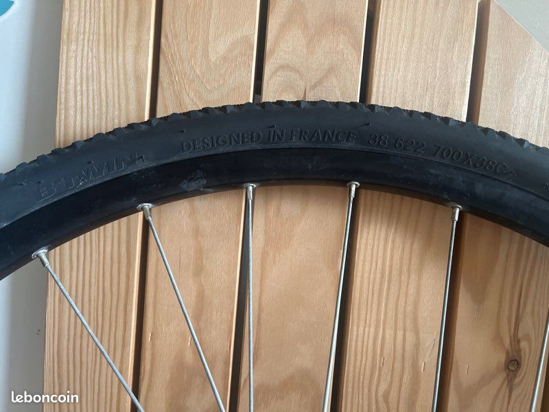 Roue arrière vélo 28” - 700C - 700x38C toute équipée (image 4)