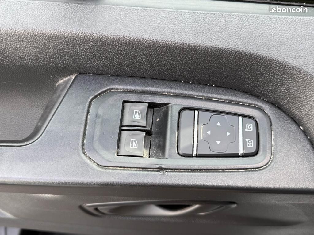RENAULT TRAFIC L1H1 2800 Kg 2.0 Blue dCi - 130 Fourgon Confort TVA RECUPERABLE + CLIM (image 25)