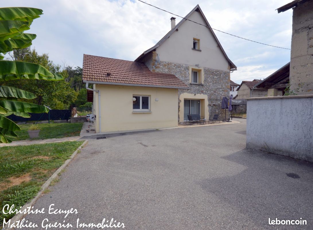 Maison 3 pièces 88 m² · à Saint-Genix-les-Villages · 88 m² · 235 000 €