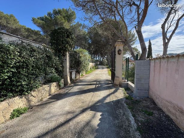Terrain 1 800 m² Ventabren