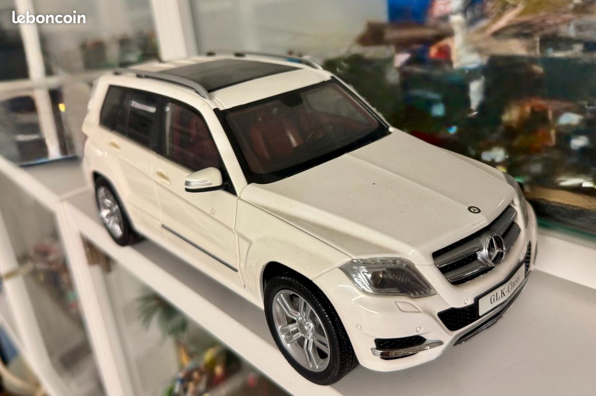 Mercedes CLK Cabriolet Blanche Kyosho 1/18 – Miniature Rare Et Luxueuse – Réf 09003W