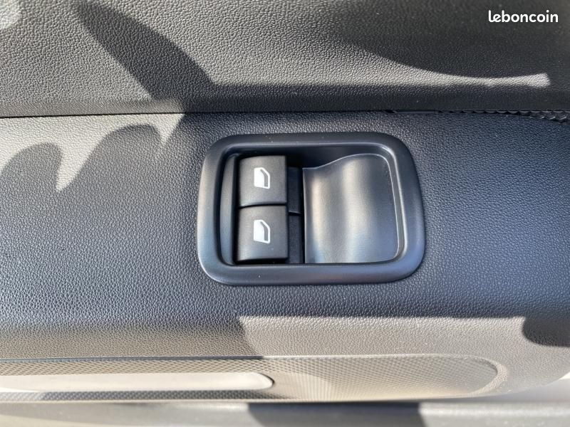 Citroen C3 1.2 PureTech 83ch S&S YOU (image 23)