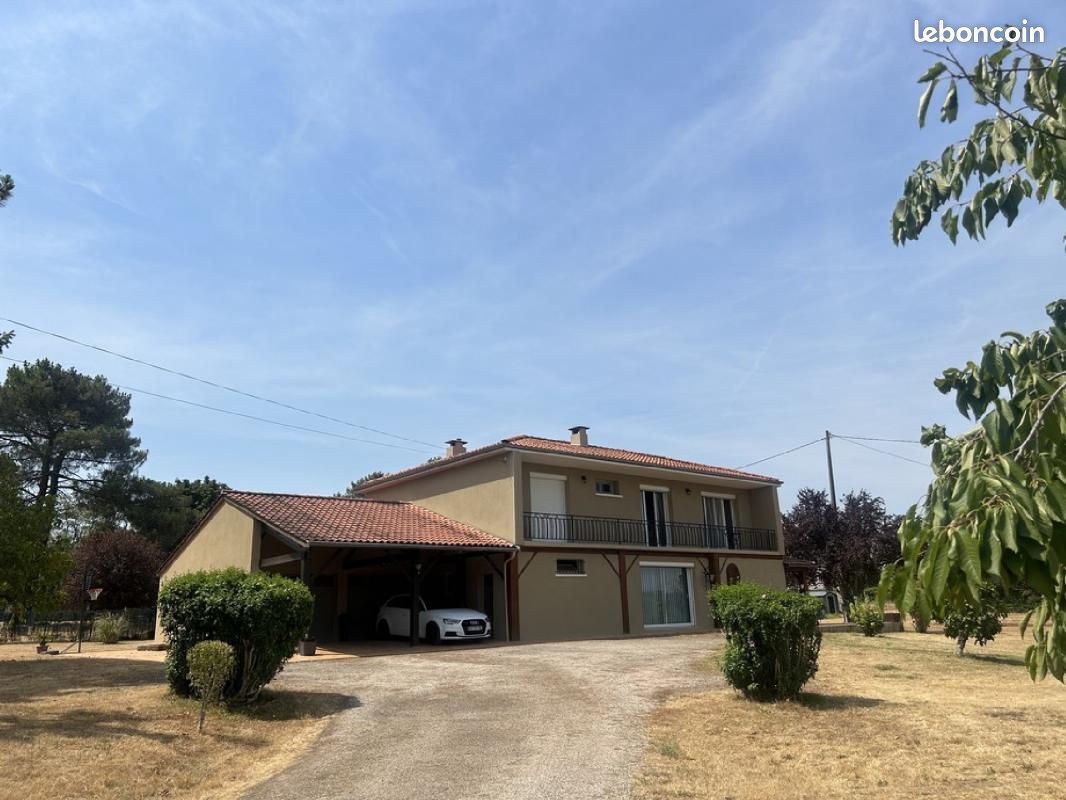 Maison 7 pièces 214 m² · à Graulhet · 214 m² · 1 300 €