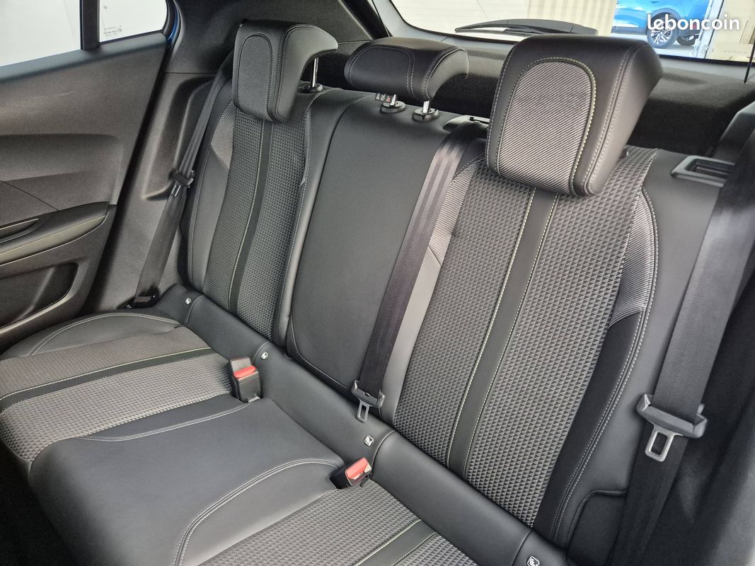 PEUGEOT 2008 PureTech 130 S&S EAT8 GT (image 10)
