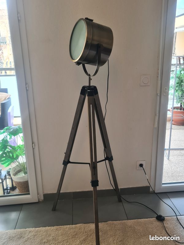 Lot De 3 Projecteurs Anciens / Lampes De Cinéma, Style Industriel Vintage, Pour Pièces (état Non Fonctionnel)