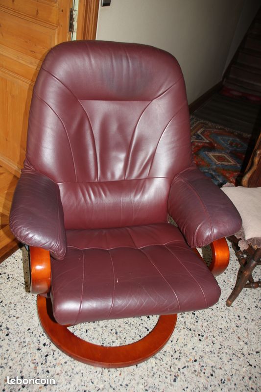 Fauteuil cuir pour salon télé en tres bon état avec repose pieds assorti (image 2)