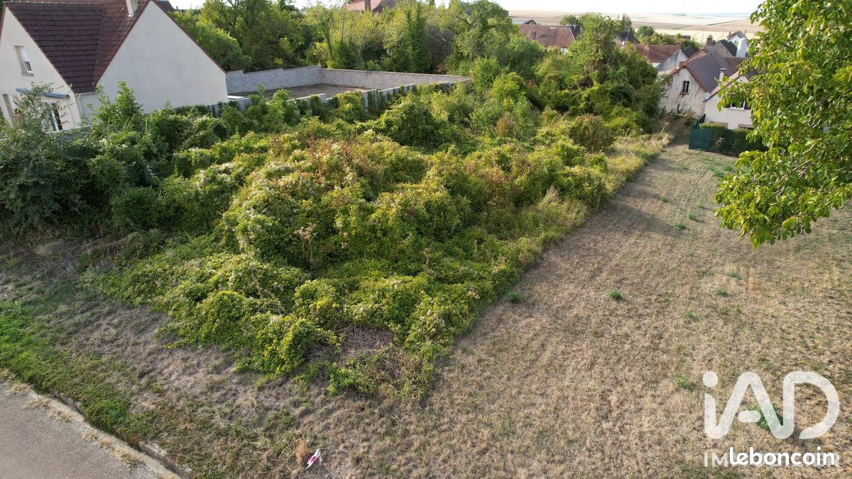Terrain 1047 m² · à Perceneige · 1 047 m² · 27 000 €