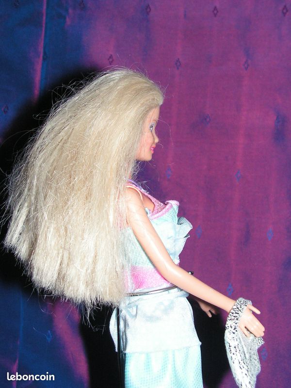 BARBIE N° 68421 FASHIONITAS 1998 plus une tenue (image 3)