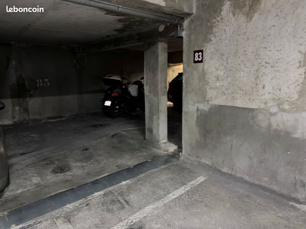 Parking/box Nice · 130 €/mois
