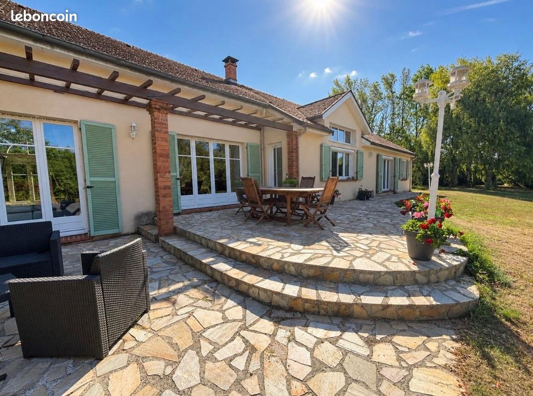 Maison 8 pièces 234 m² · à Ozoir-la-Ferrière · 234 m² · 989 900 €