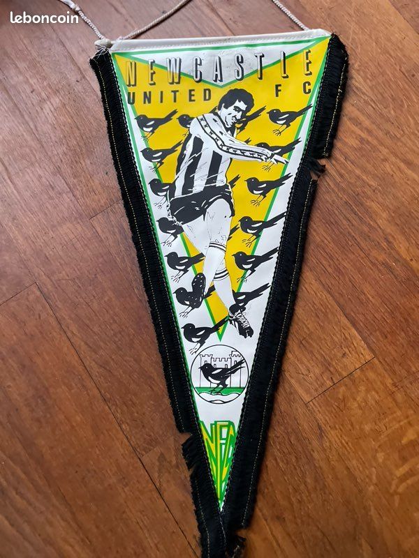 Fanion/pennant de Newcastle United FC de 1977 (image 1)
