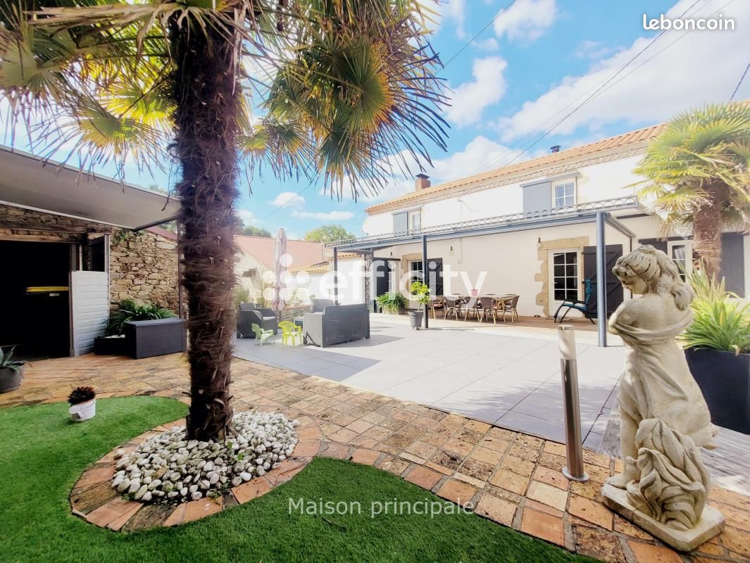 Maison 6 pièces 266 m² · à Sainte-Flaive-des-Loups · 266 m² · 459 800 €