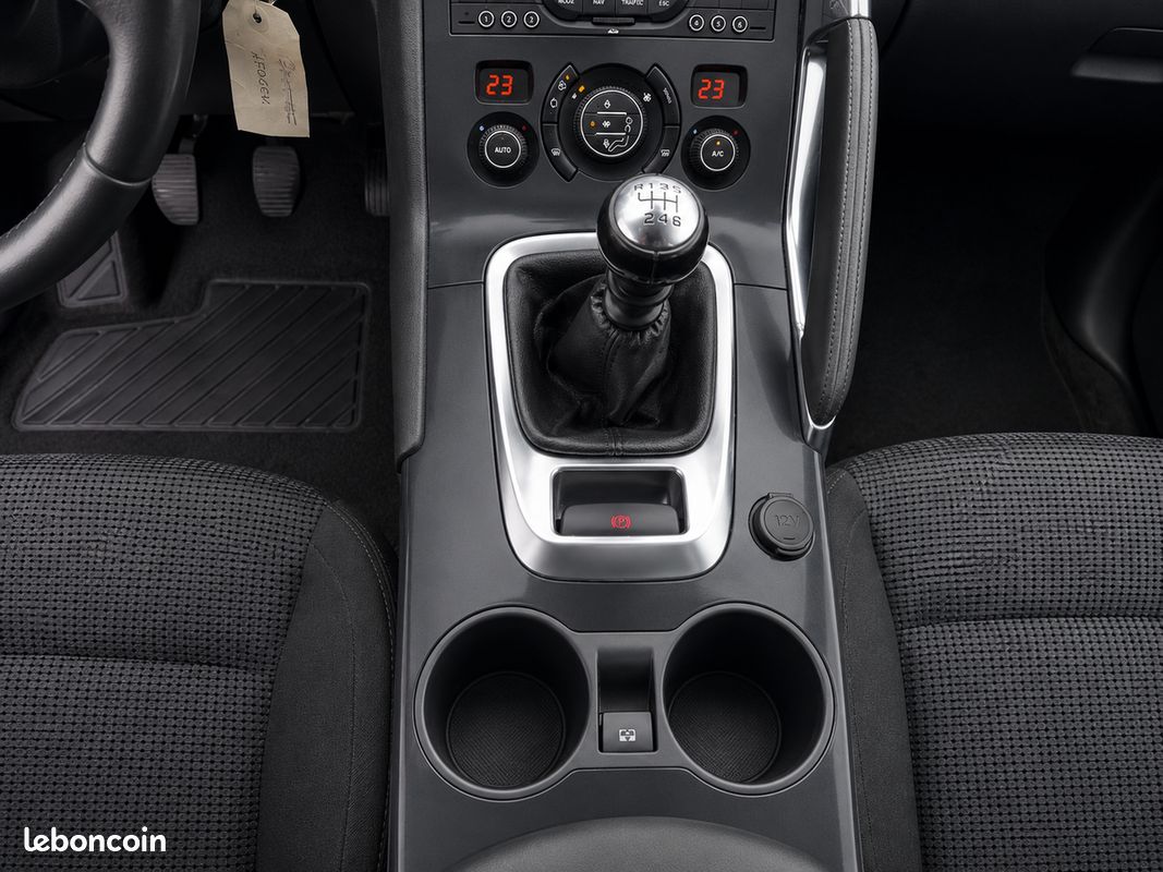 Peugeot 3008 1.6 e-HDI Active (image 11)