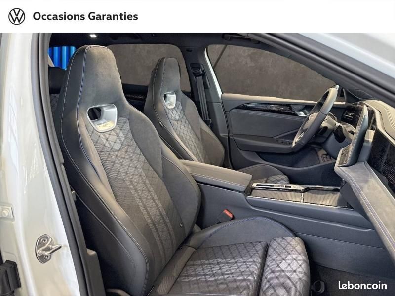 Volkswagen Passat SW 1.5 eHybrid 272ch R-Line DSG6 (image 18)