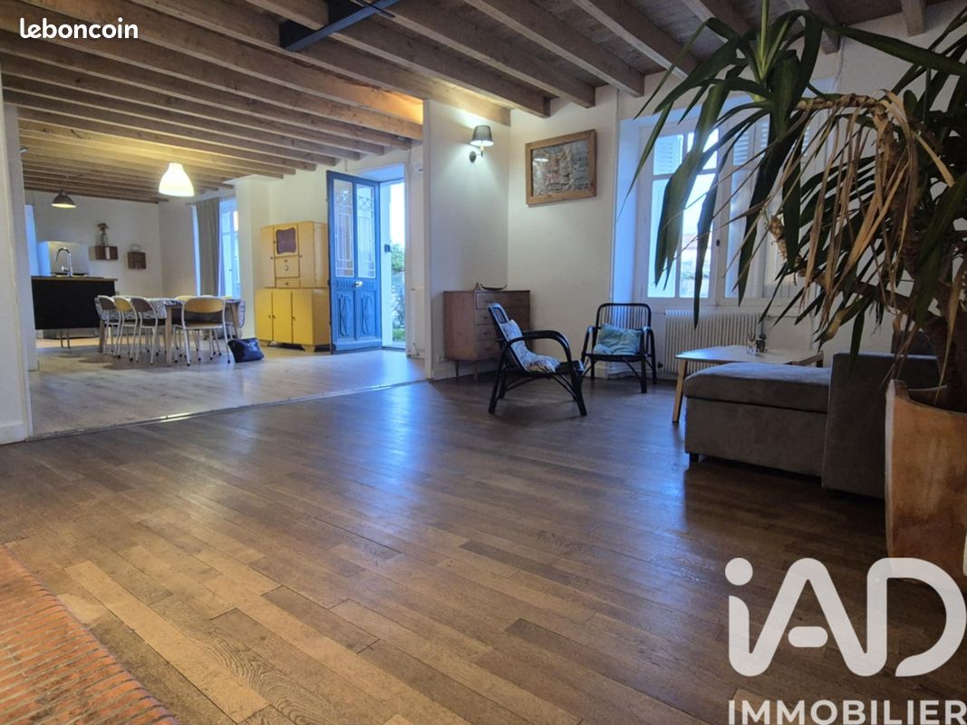 Maison 5 pièces 174 m² · à Saint-Sauvant · 174 m² · 127 000 €