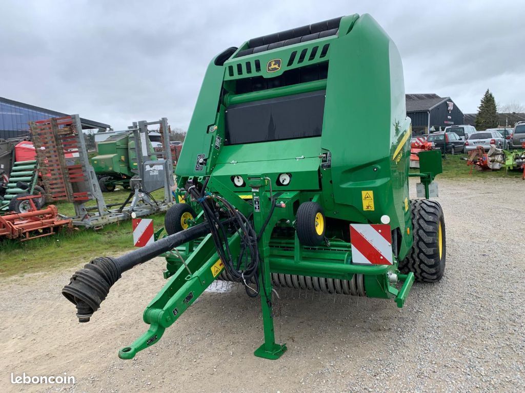 John Deere 451M (image 7)