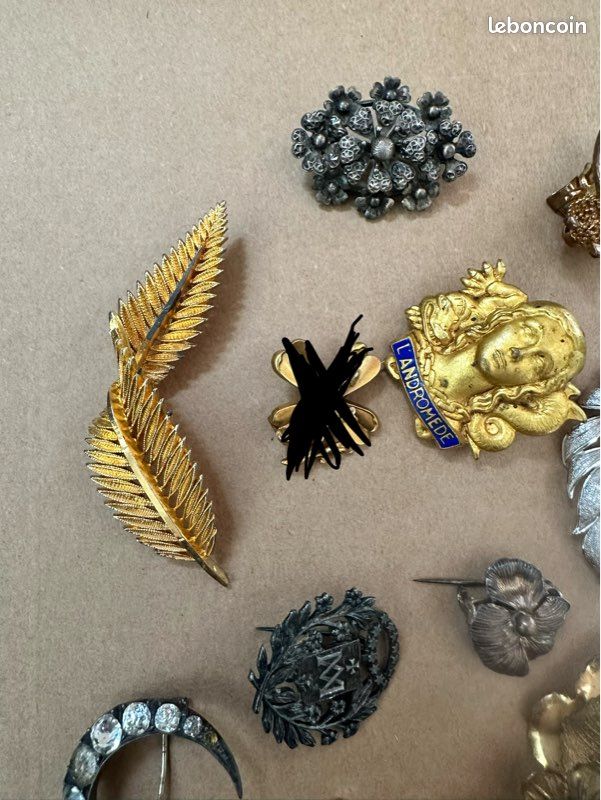 Lot De Broches Anciennes Et Bagues Vintage – Métal Doré, Occasion