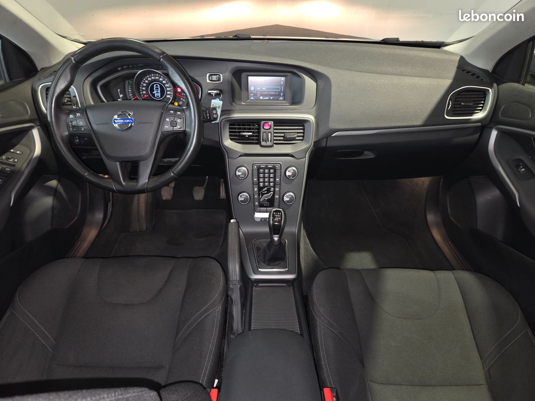 Volvo v40 ii d2 115ch kinetic 27/07/2015 90207km (image 5)