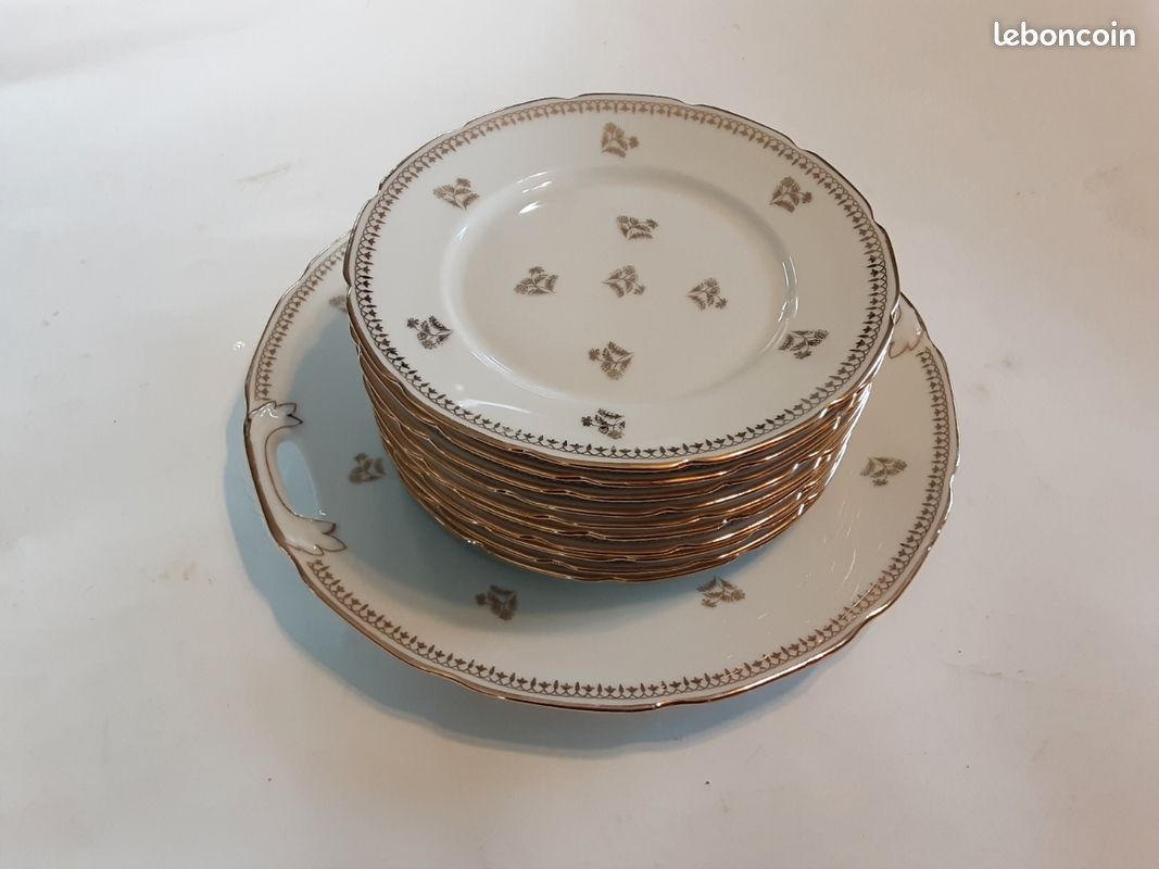 Service dessert porcelaine de Limoges, un plat de service 27cm et 8 assiettes à dessert 18 cm très finement décorées (image 1)