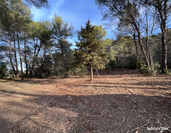 Terrain 4 608 m² Cadenet