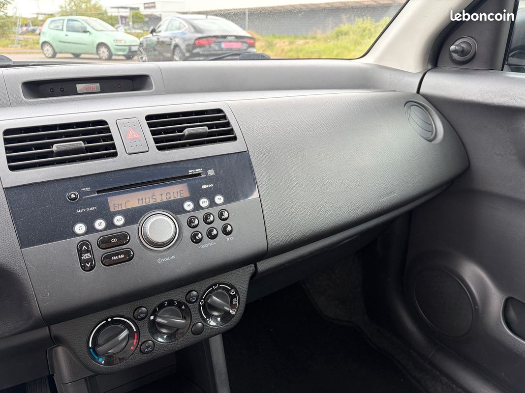Suzuki Swift 1.3 CLASSIC 92 CH (image 11)