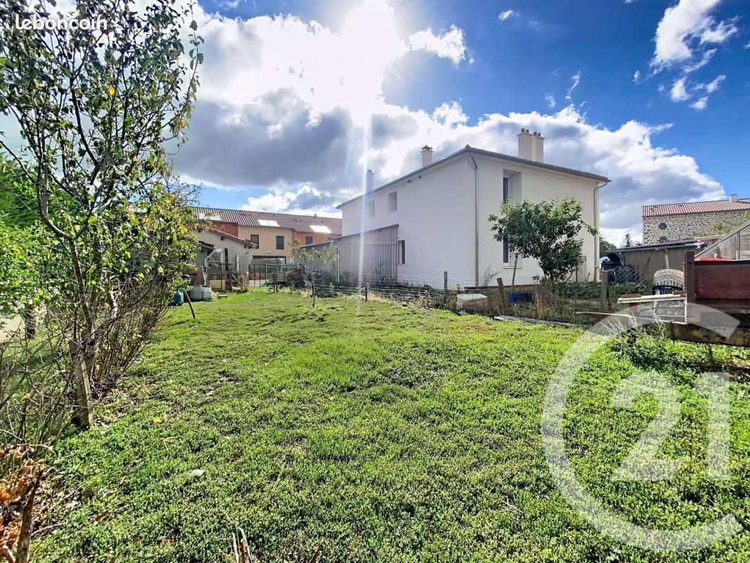 Maison 5 pièces 164 m² · à Saint-Christophe-sur-Dolaizon · 164 m² · 220 000 €