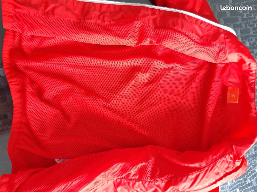 Parka Puma rouge taille 10ans (image 2)