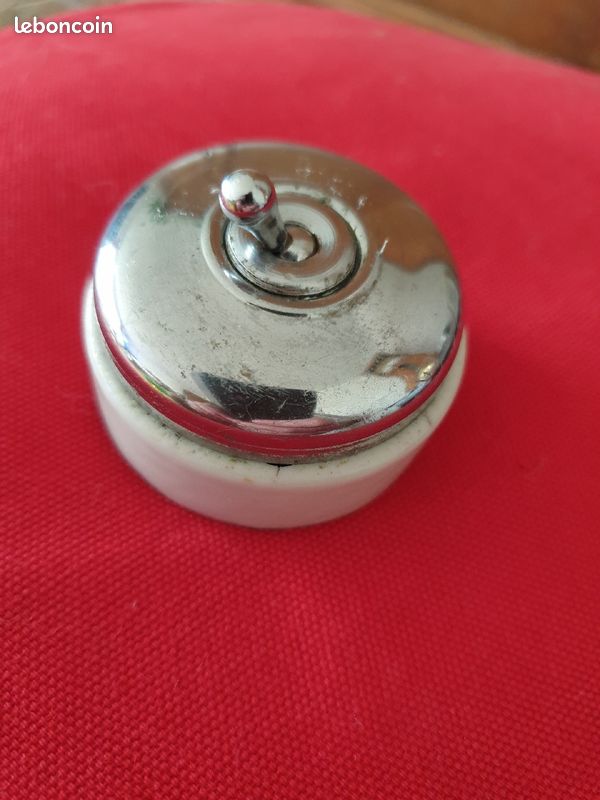 Interrupteur électrique ancien en porcelaine (image 1)