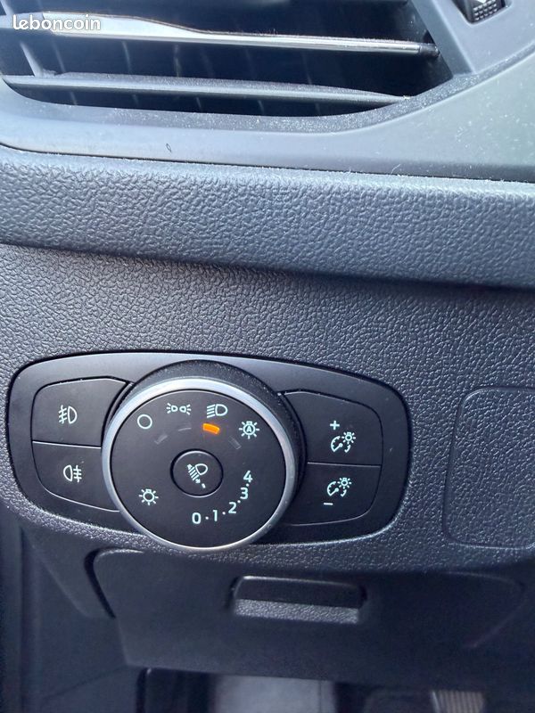 FORD FOCUS BREAK 1.0 ECOBOOST SCTI 125CH TITANIUM - BLUETOOTH - GPS - CROCHET D'ATTELAGE - RADAR DE RECUl (image 18)