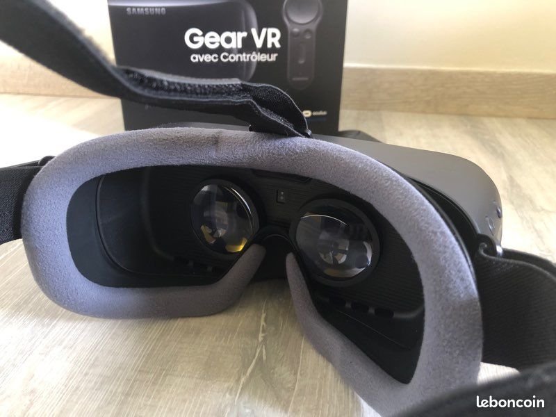 SAMSUNG GEAR VR avec contrôleur (image 3)