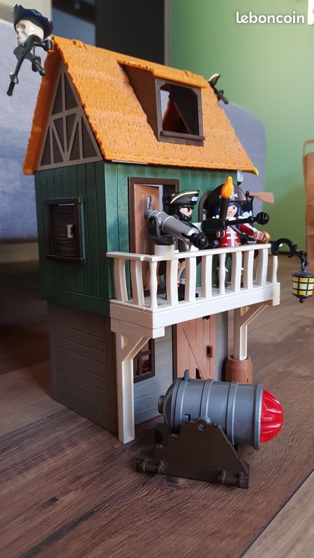 PLAYMOBIL Super 4796 Fort des Pirates camouflé avec Ruby