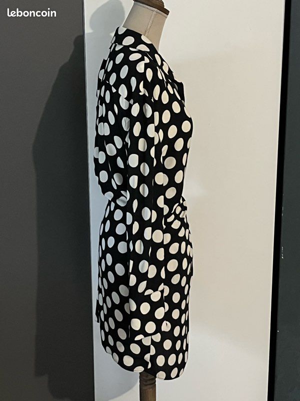 ZARA Robe portefeuille taille S en Parfait État Vêtements