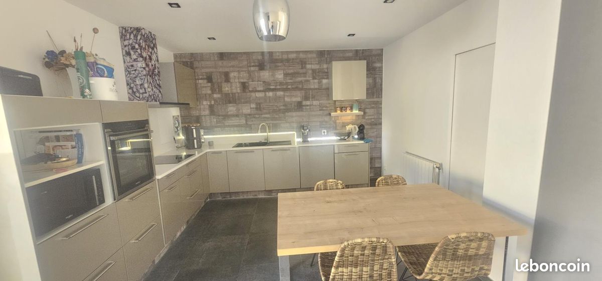 Maison 5 pièces 135 m² · à Saint-Laurent-de-Mure · 135 m² · 530 000 €