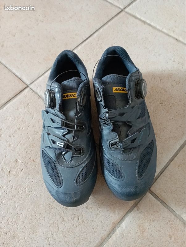 Chaussures Vélo Peloton Taille 39 – Avec Crampons 3 Trous, Noires, Occasion
