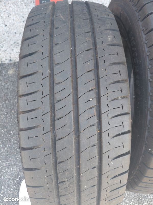 Pneus été 215 65 16 C Michelin (image 1)