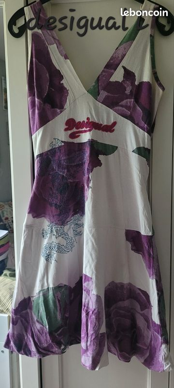 Robe desigual mauve et blanc taille L TBE Aisselles aisselles 40 aisselles bas 60
Prix 23 (image 1)
