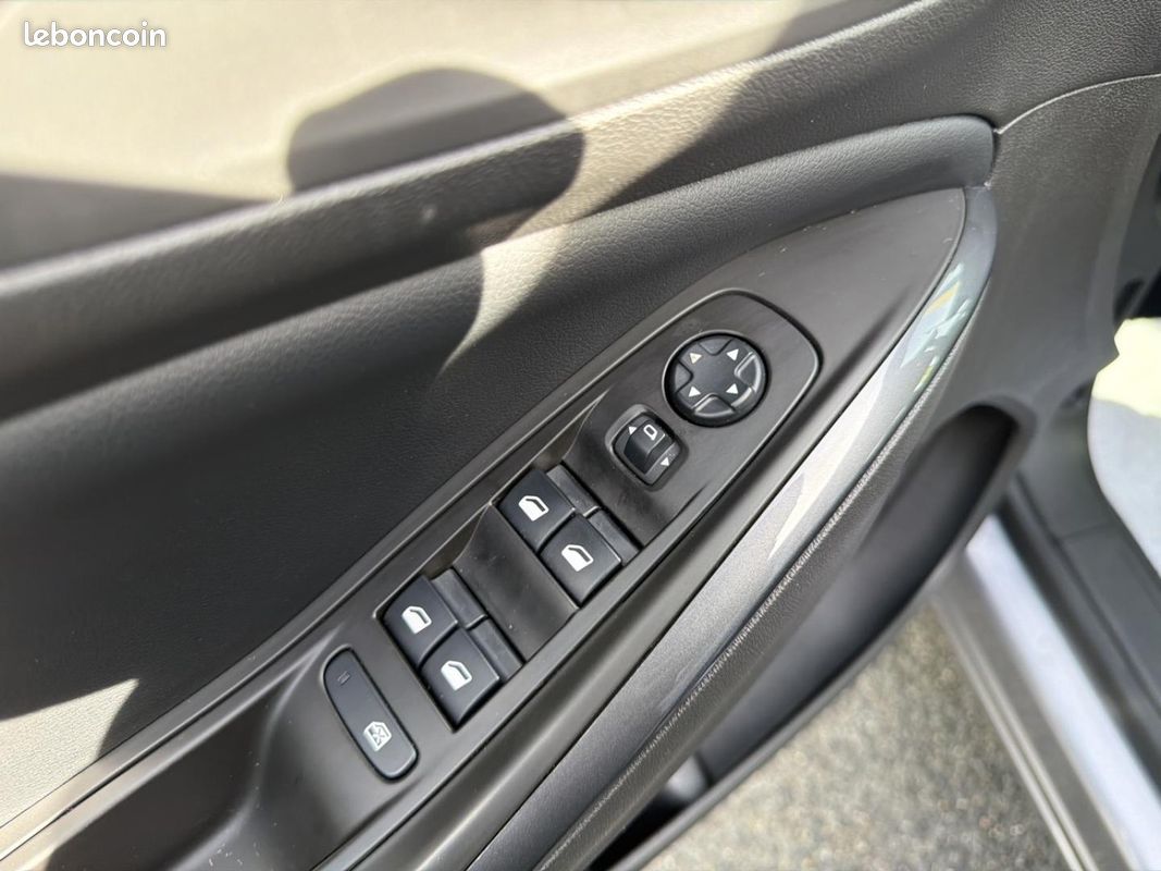 Opel Grandland X 1.2 Turbo 130ch Design Line (image 18)