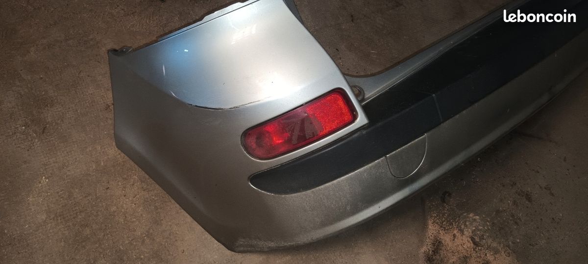 Parechoc arrière de clio 3 estate phase 1 (image 3)