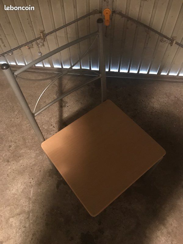 Chaise URGENT (image 1)