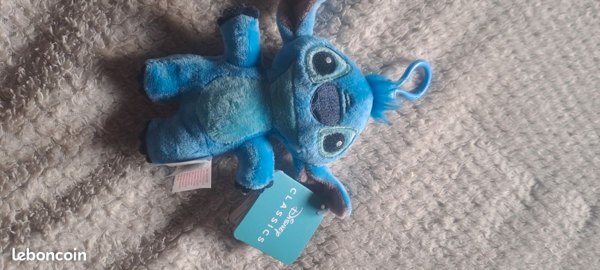 Petite peluche stitch porte clé bleu (image 1)