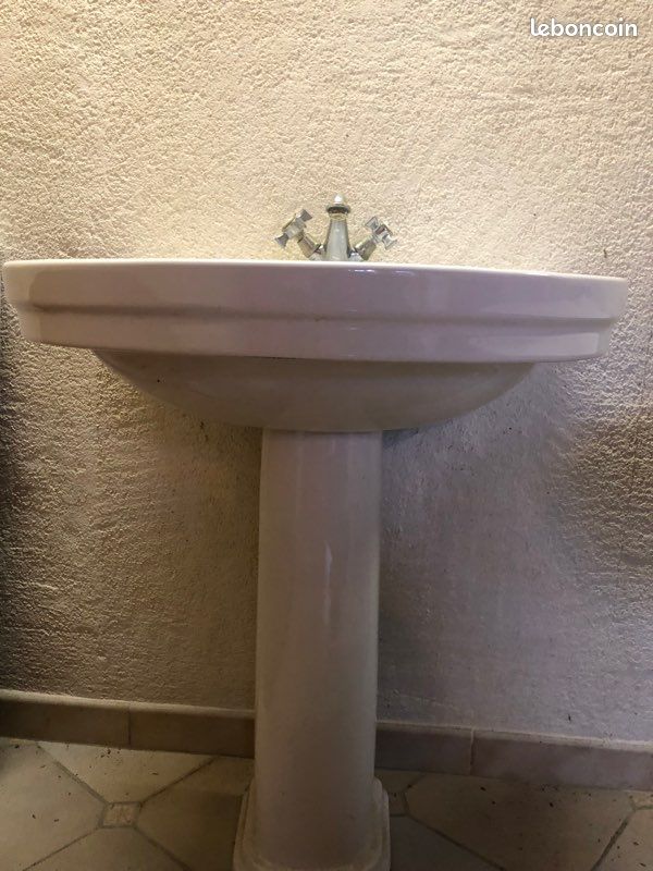Lavabo blanc en céramique ancien en parfait état (image 2)