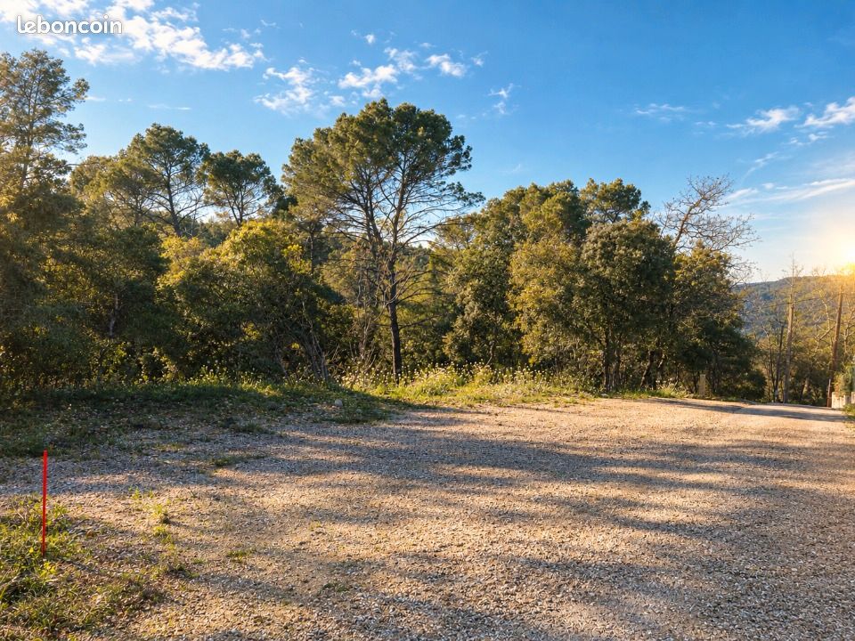 Terrain 1908 m² · au Thoronet · 205 000 €