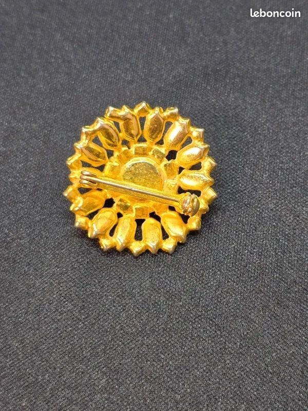 Broche Ancienne En Métal Doré Avec Strass - Occasion - Bijou Vintage