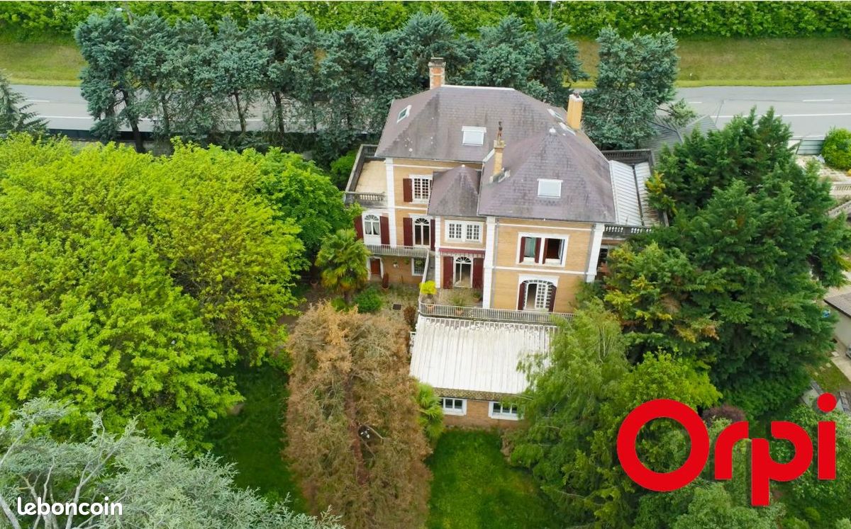 Maison 10 pièces 597 m² · à Bourgoin-Jallieu · 597 m² · 549 000 €