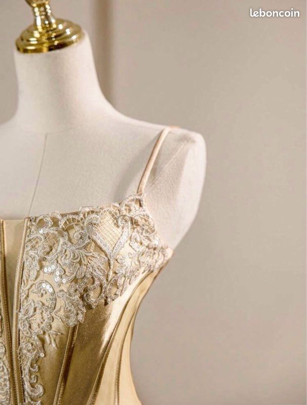 Robe Longue Dorée En Satin Or/bronze - Référence 1765, Occasion Très Bon état