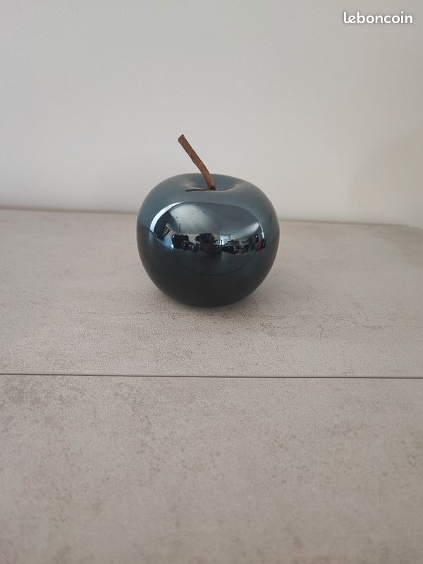 Statuette pomme (image 1)