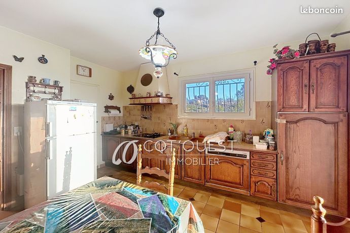Maison 7 pièces 265 m² — 6