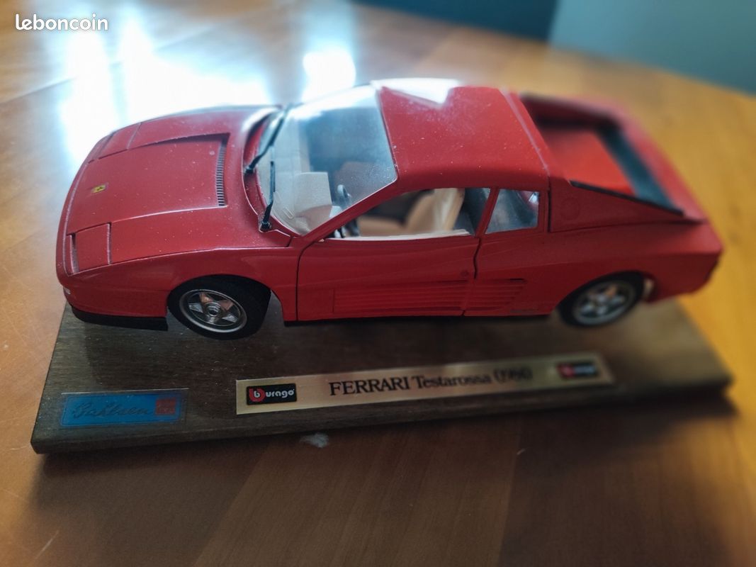 Construis une Ferrari Testarossa