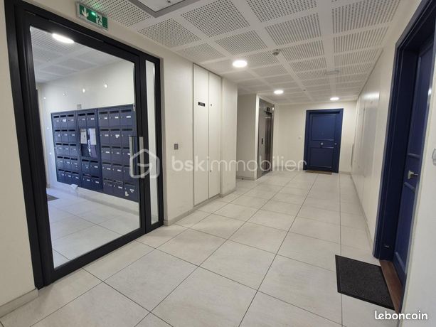 https://img.leboncoin.fr/api/v1/lbcpb1/images/95/9f/be/959fbef406300bdda21f5eab5be4923b91c1f2ff.jpg?rule=ad-image