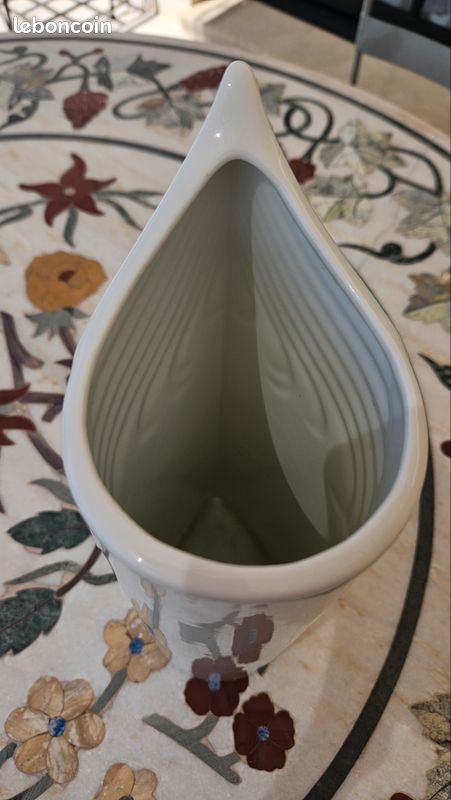 Vase totem en porcelaine blanche (image 10)